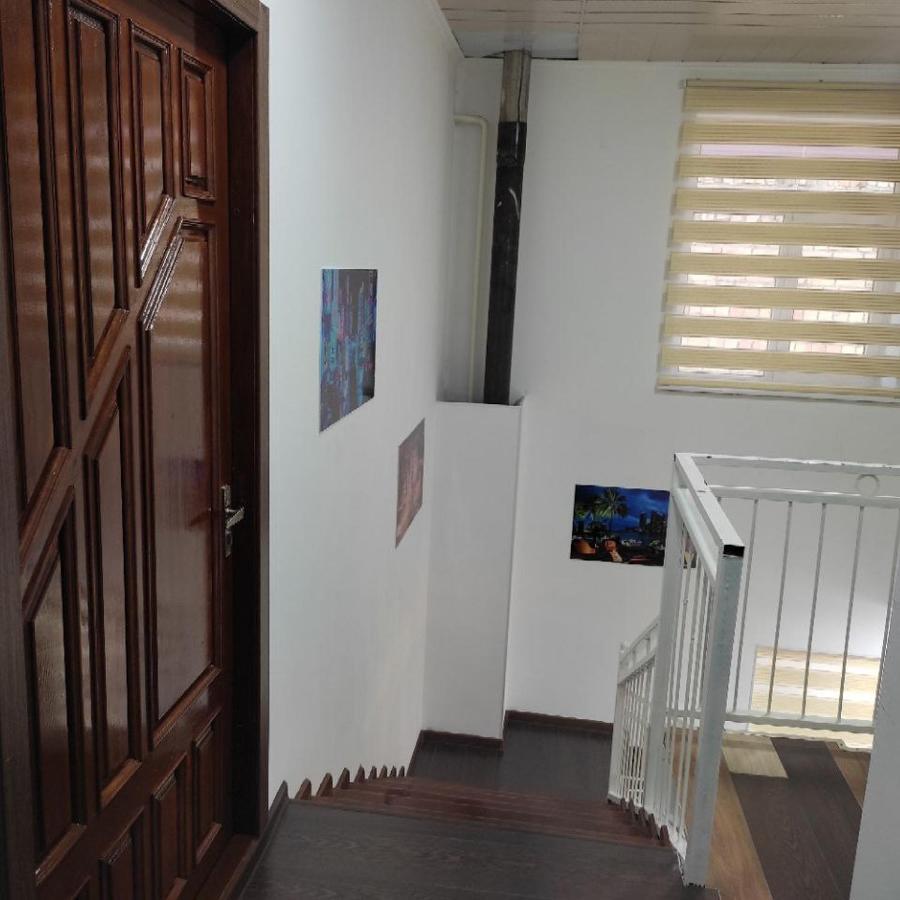Abs Guest House Ош Екстер'єр фото